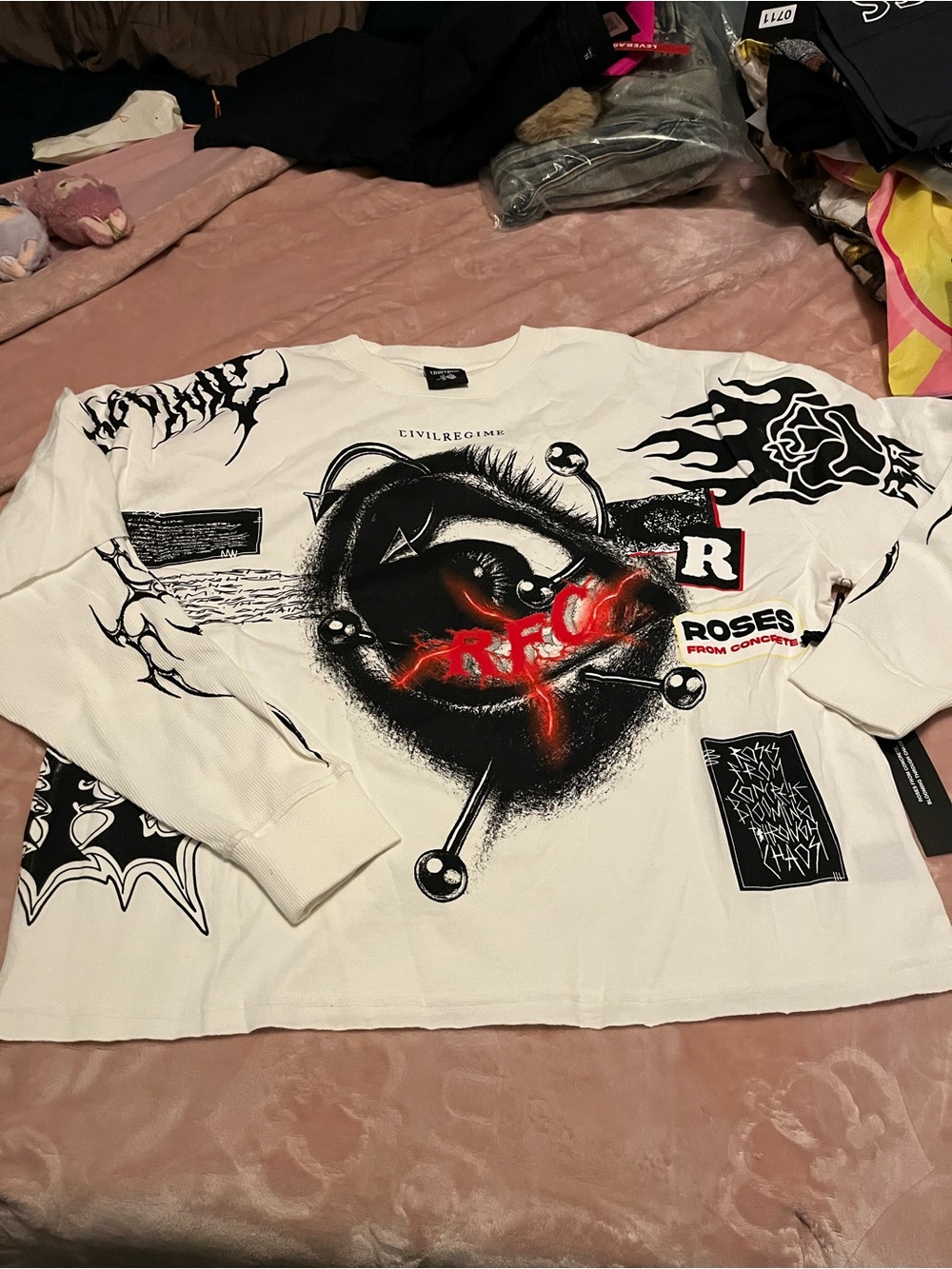 White 'Roses' Graphic Long-Sleeve Shirt by Civil Regime